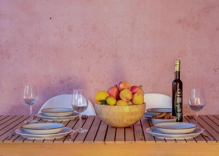 Сasa de vacaciones Antique Villa, Casa Rosa - 3 Bed, 2 Bath With Pool